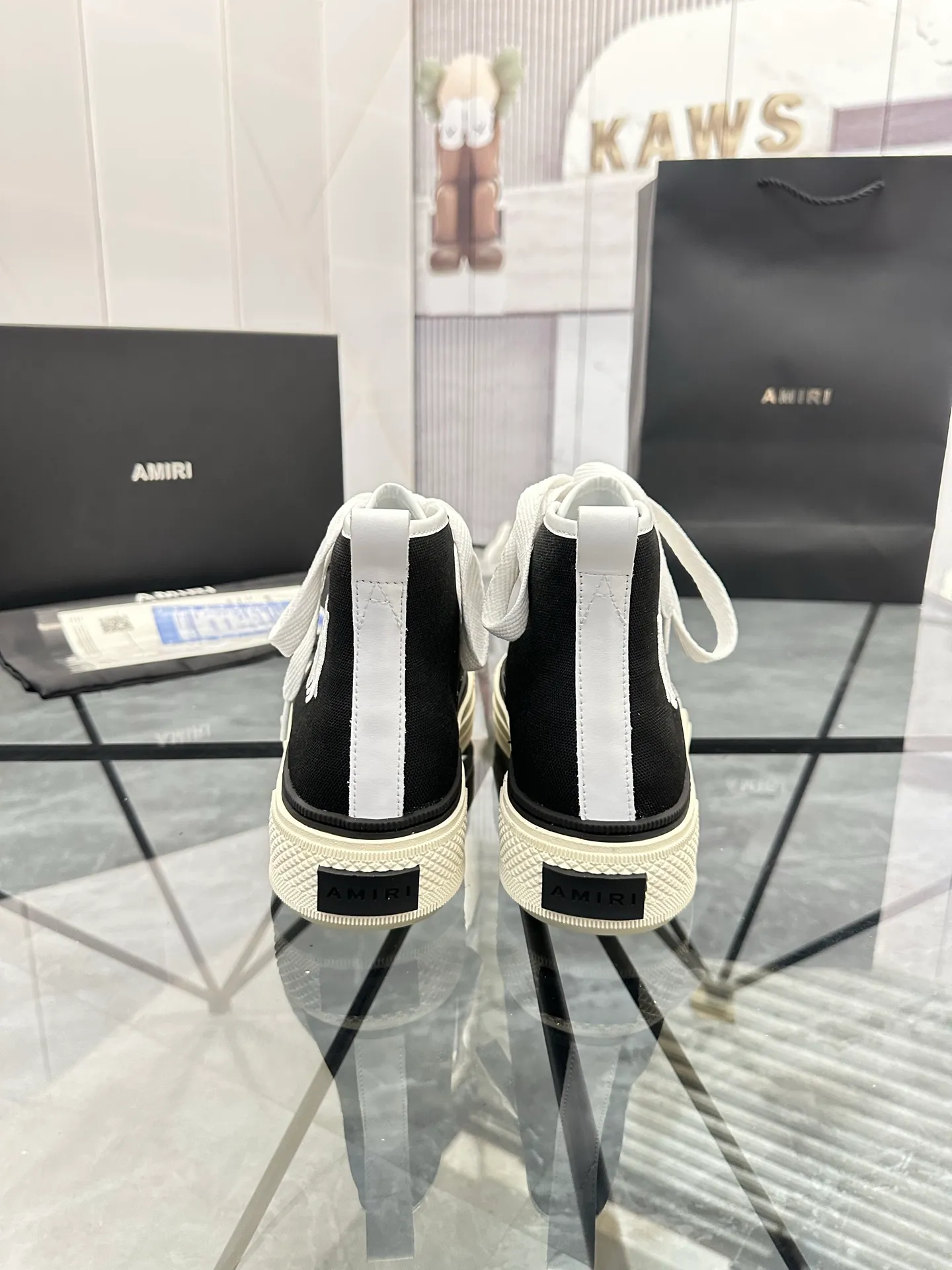 Men's shoes: 💰P560¥ Guangzhou top quality Product trademark: AMIRI* "Amir*" high-top casual shoes Regular size: 39-44 (can be customized to 45) Product materials: upper imported first-layer cowhide stitching original material, sheepskin lining, original outsole. Number: 525